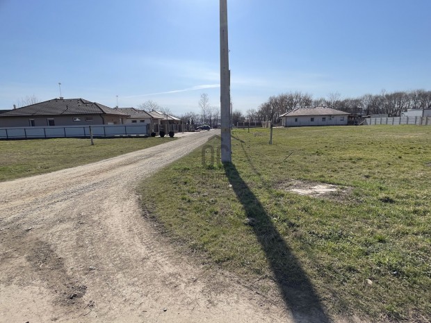 Lenc-telepen  �p�t�si sarok telek elad�