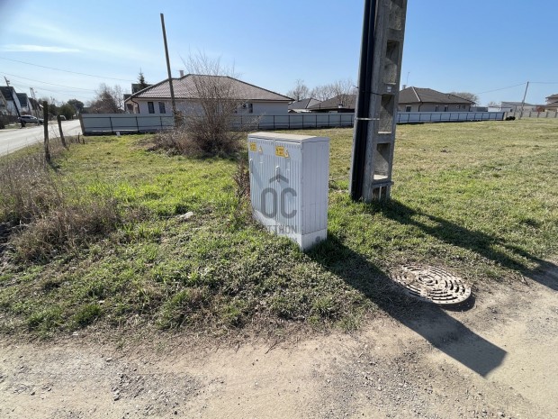 Lencz-telepen sarok telek elad�