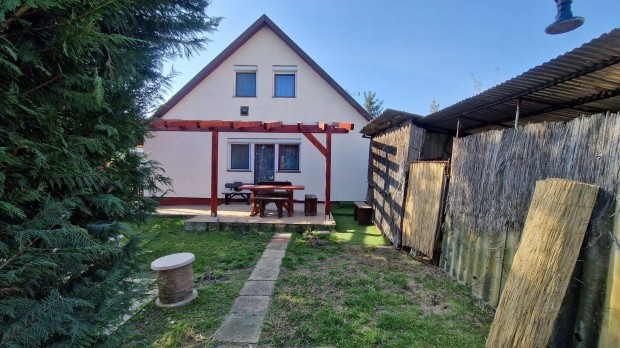 Lencztelep,kiad� csal�di h�z