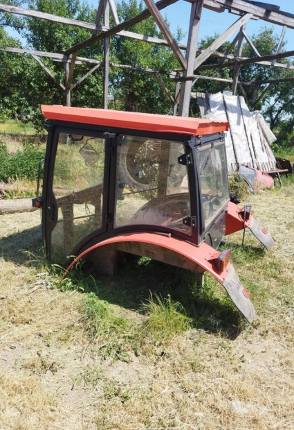 Lengyel traktor fülke