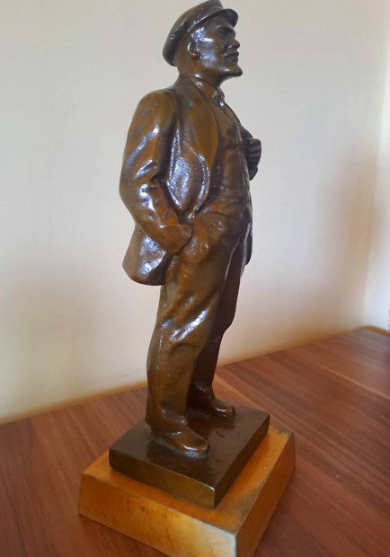 Lenin bronz szobor