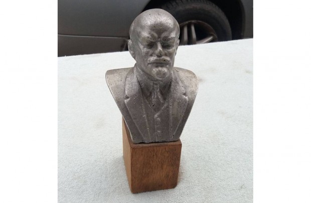 Lenin nttt fm szobor fa talapzaton debreceni tads gls el is