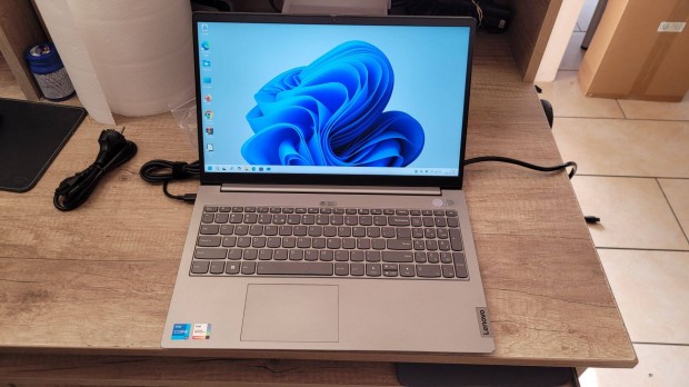 Lenovo 15,6" i5-1135G7 16Gb ram, 512Gb Nvme SSD, 1 év garancia