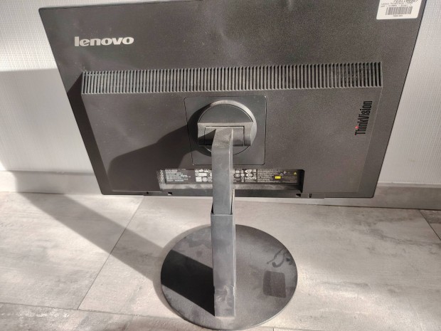 Lenovo 17" monitor