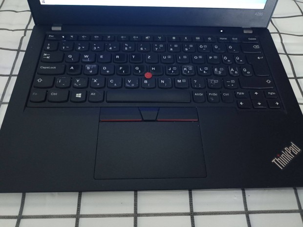 Lenovo A285 laptop Ryzen 3-2300U, 8GB RAM, 256 GB SSD, 12,5" monitor