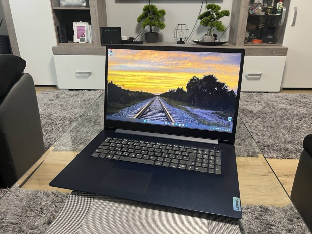 Lenovo Ideapad 17.3 Nagykijelzs Laptop Magyar 12 GB 128 SSD jszer