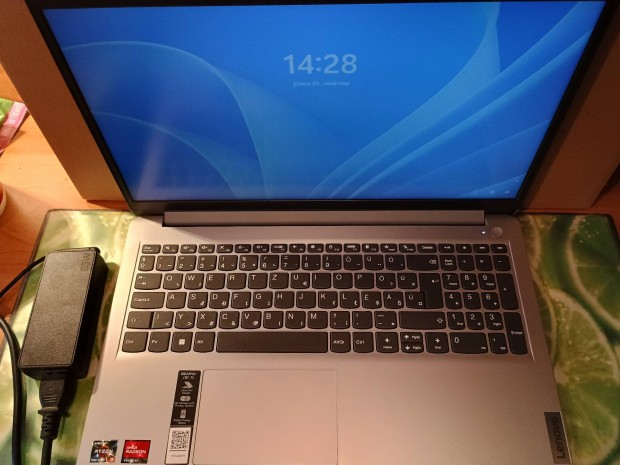 Lenovo Ideapad 1 15AMN7 laptop