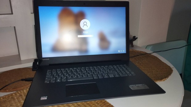 Lenovo Ideapad 320 17 inch 4gb ram 512 hdd amd