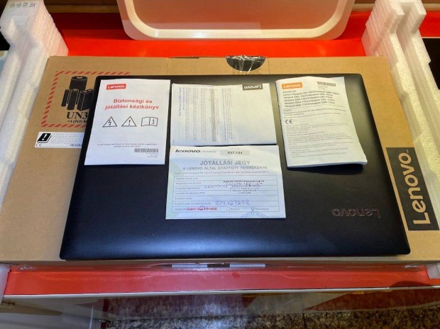 Lenovo Ideapad 330 17,3"-os laptop