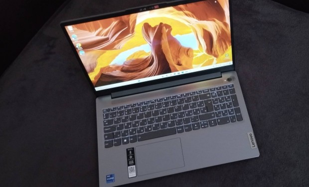 Lenovo Ideapad Slim 3 15IRH8 