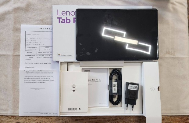 Lenovo P11 5G Tablet - Friss képernyővel, minden tartozékával
