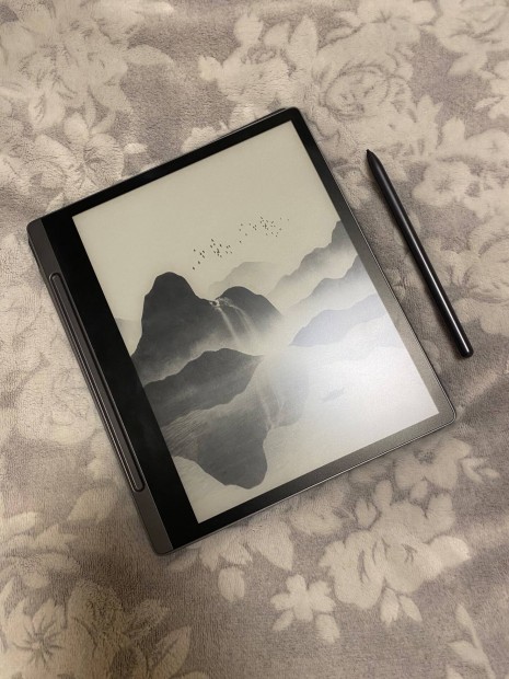 Lenovo Smart Paper tablet dobozzal, tltvel