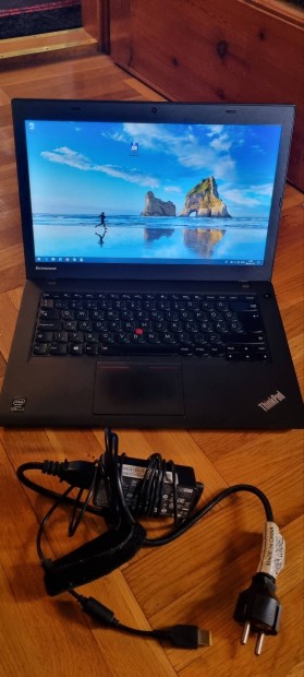 Lenovo T440 I5 2.5 ghz laptop 8gb ram, 128 gb ssd 