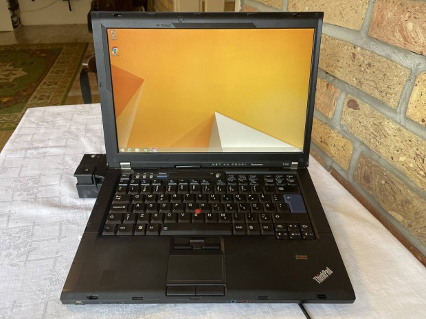 Lenovo T 400 dokkolval j tltvel