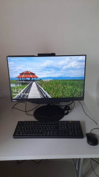 Lenovo Thinkcentre Tiny-in-One (Tio) Monitor + szmtgp (Tiny PC)