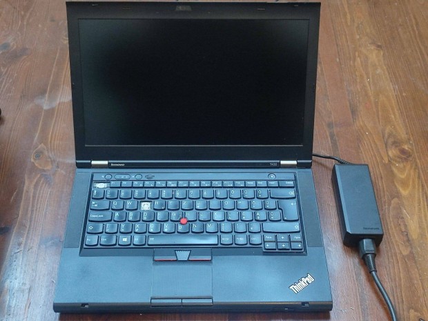 Lenovo Thinkpad T430 töltővel, rossz aksival, hiányzó billentyűkkel