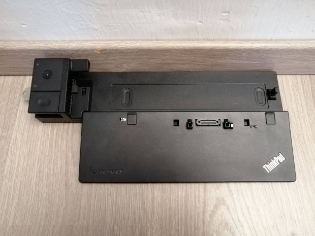 Lenovo Thinkpad Ultra Dock 40A2 dokkol