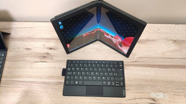 Lenovo Thinkpad X1 Fold hajlthat kijelzs tablet OLED kijelzvel