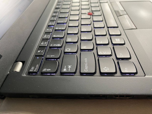 Lenovo Thinkpad X260 Laptop i5 8gb 256gb ssd 12.5 colos full hd ips