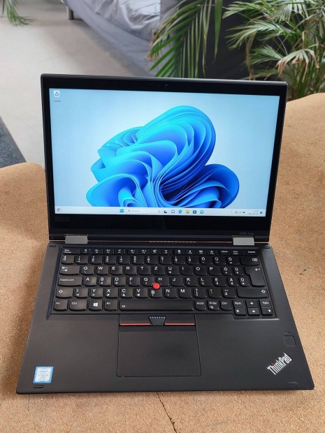 Lenovo Thinkpad X380 Yoga érintőkijelzős laptop és tablet egyben