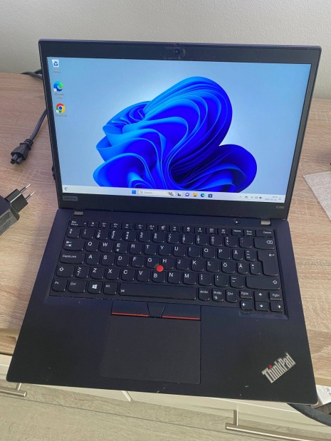 Lenovo Thinkpad X390 Laptop i5 8gb ram 256gb ssd garancival