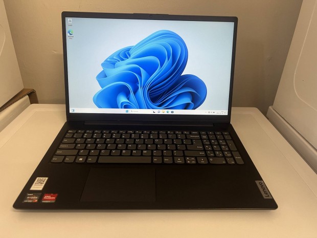 Lenovo V15 G2 ALC 15,6" Fullhd laptop, AMD Ryzen7 5700U, 16GB