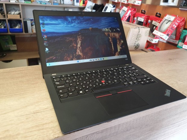 Lenovo X280 Core i3-8130U Magyar billentyűzet, alig 1.1Kg