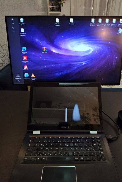 Lenovo Yoga 500 14IBD 14" i3 4GB RAM Windows 10 laptop + töltő eladó