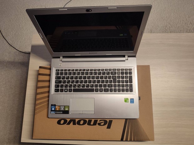 Lenovo Z50 laptop /i3-4030U/8GB DDR3/Geforce 840M 2GB/