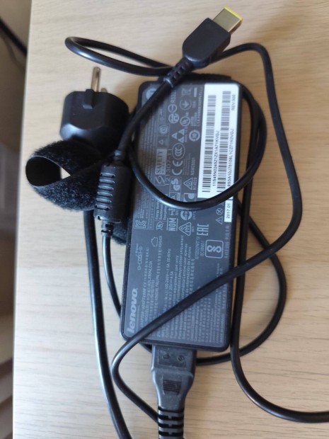 Lenovo gyári töltő 90W