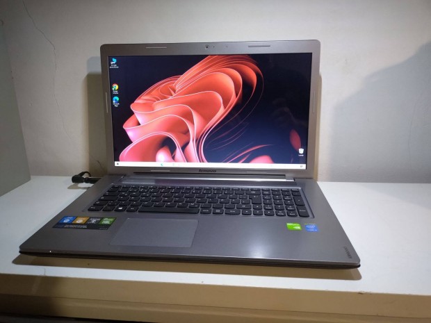 Lenovo i5 laptop olcsn ( 17" led - 12GB ram - 256GB SSD - GT 840)