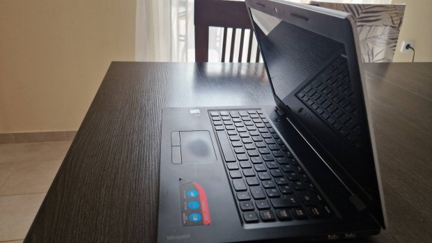 Lenovo ideapad 100S, tltvel