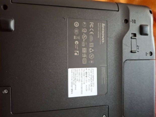 Lenovo laptopom s tartozkai 