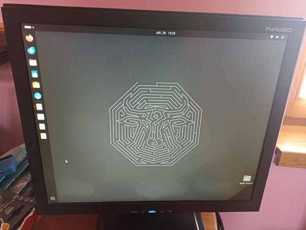 Lenovo számítógép monitorral