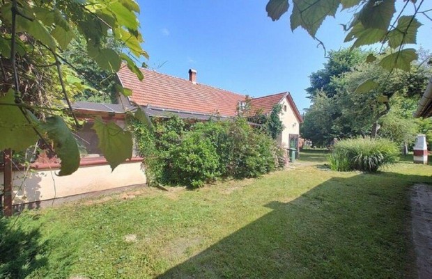 Lenti k�zel�ben Zalabaks�n, 102 m2-es h�z elad�!