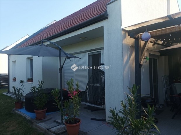 Leps�nyi elad� 74 nm-es h�z