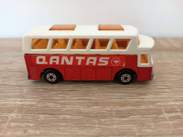 Lesney Matchbox 1983 MB65B RED QANTAS Airport coach bus