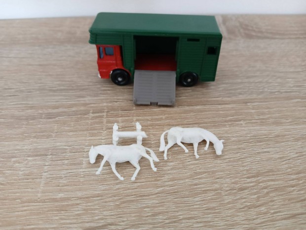 Lesney Matchbox horse box No.17 1969