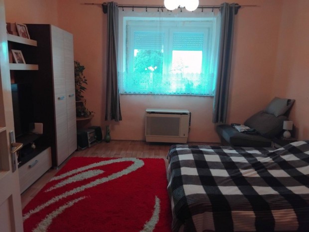 L�tav�rtes, B�ke k�z csal�di h�z elad�!