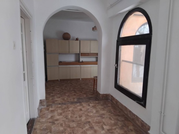 L�tav�rtes, �j utca csal�di h�z elad�!