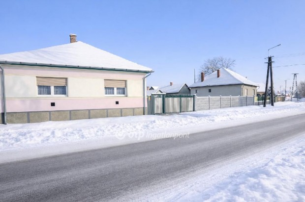 L�tav�rtesi 100 nm-es h�z elad�