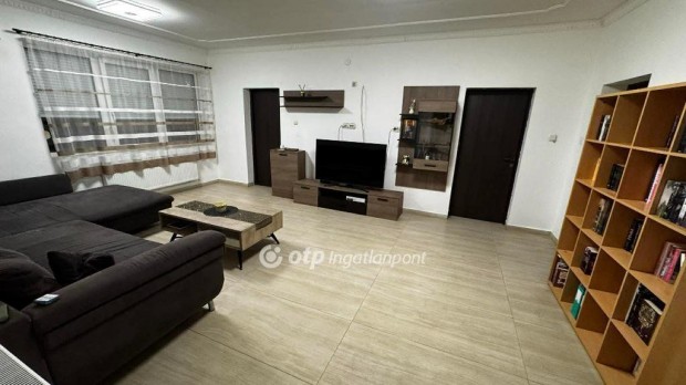 L�tav�rtesi elad� 110 nm-es h�z