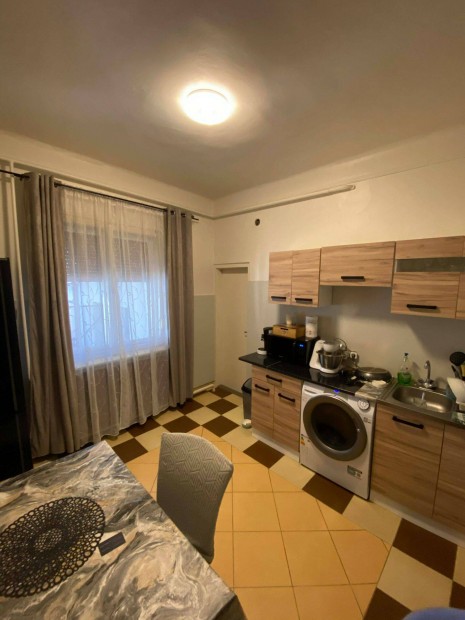 Leveleken csal�di h�z elad�!