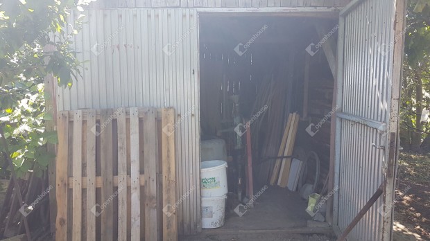 Lev�len z�rt kert �s sz�nt� elad�