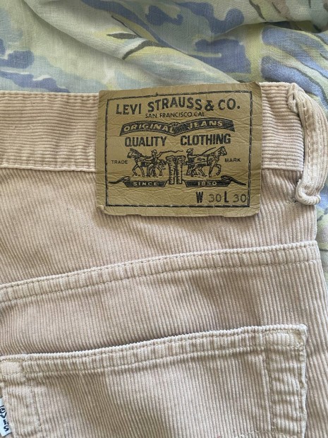 Levis kord nadrág