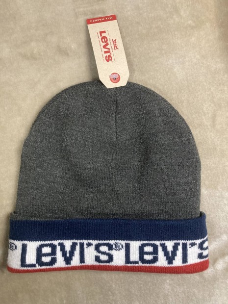 Levis's j meleg sapka