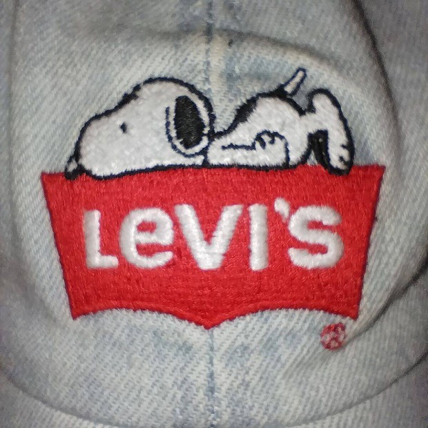 Levis x Peanuts Snoopy sapka j