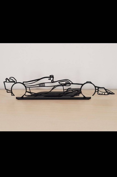 Lewis Hamilton Mercedes-AMG F1 W13 asztali dekorci modell, ajndk