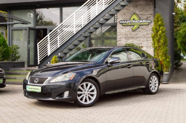 Lexus Is 220d Leather&Navigation Dark Grey Meta...