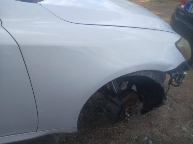 Lexus Is 220d face lift jobb első sárvédő